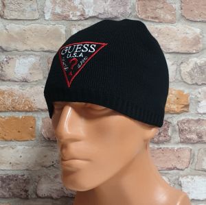 Зимна шапка на марката GUESS